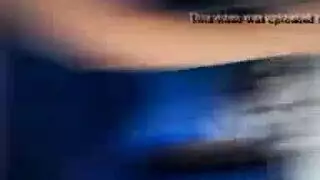 الفتاة العراقية ميسم تأخذ نيك وجه وهي واقفة