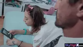 شباب يمارسون الجنس بدلاً من الذهاب إلى المدرسة