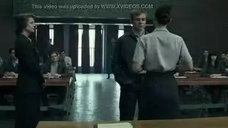 عرض جنسي مباشر: المعلم يوجه الفصل حول الإيلاج الصحيح