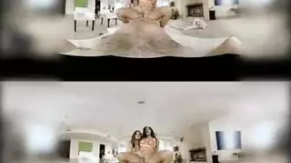 غانغبانغ في الواقع الافتراضي: فتاتان مثارتان وقضيب كبير