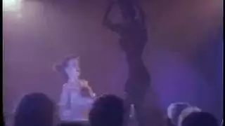 سمية العاهرة تأخذ عدة قضبان حلق و شرج عنيف