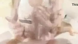 حوريات مراهقات في نايلون يستعرضن فتحاتهن المبللة