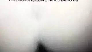 ثنائي جامح: فتاتان ووحش في فيلم إباحي صريح