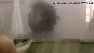 ربات منزل عاهرات يتم ممارسة الجنس معهن من قبل عشيق محلي