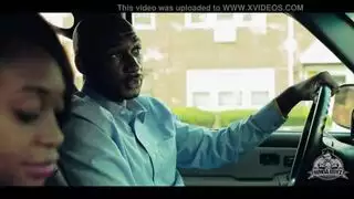 تلميذة بريئة تُسعد معلمها بفمها