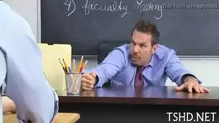 في منزل دون علم الام