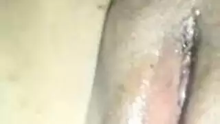 تتظاهر بالنوم بينما يتم تدمير مهبلها بقوة