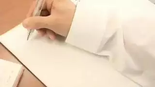 فتات بيضاء تتعرى امام الكمرى وتلعب