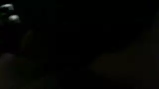 نائب الرئيس الشرب إبط الاستلقاء تحت أشعة الشمس