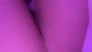 مشهد علني إباحي: التقبيل والجماع في نفس الوقت