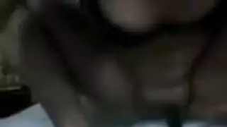 لعب فردي مكثف: تمارس الجنس مع نفسها بعمق بخيار