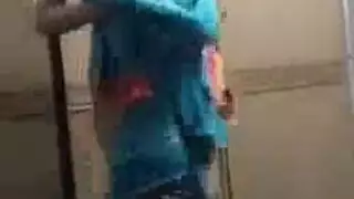 أثداء طبيعية كبيرة لفتاة مصرية – بورن من الحمام إلى السرير