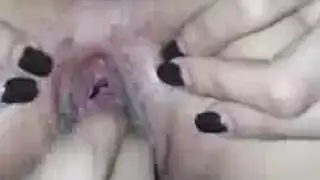 حمالة صدر ضيقة، ساقان مفتوحتان: جاهزة للعمل