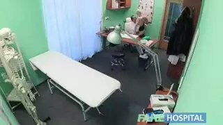 قضيب هذا الطبيب الكبير كان العلاج المثالي لها