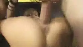 ثنائي الأم وابنتها يتعلمان حركات جنسية جامحة معًا