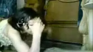 يقيس خشبته: قضيب السباك الضخم يمددها