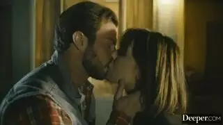 شقيقتان محجبتان تتشاركان قضيب السائق في مشهد إباحي