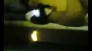 فعل شرجي مبلل: شابان يضخان طيزاً مشحمة