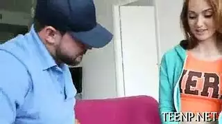 مغامرة شيما الإباحية: ابتلاع السوائل في جلسة ثلاثية