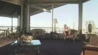 جوليا لوكس تأخذ قضيبين في فتحتيها الضيقتين