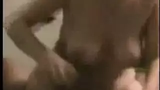 وجهة النظر: زوجتي العربية تركب قضيبي مثل محترفة