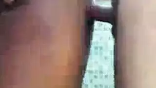 مشهد إباحي: رجل عجوز ذو قضيب ضخم يضاجع عاهرة سمراء بعمق