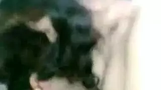 مشهد جنس هندي: قبلات عاطفية تنتهي بفعل غرفة نوم عنيف