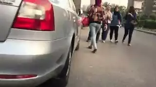 voyeur خارجي: تصوير طيز حجابة مثيرة ترتد أثناء المشي