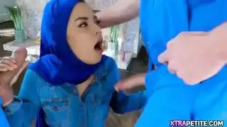 حركة شرجية ومهبلية لمحجبة مع نجوم بورنو أمريكيين