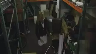 مص سريع في العمل: سكرتيرة ترضي مديرها