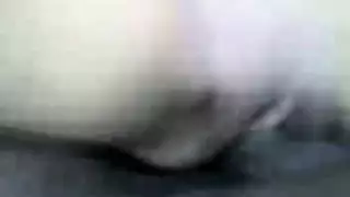 عمود هائل يدمر فرج صغير ضيق