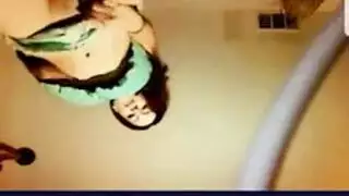 إباحية إصبع الجمل في الملابس الضيقة