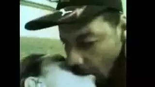 منحلة وتسيل لعابها على عمود سميك