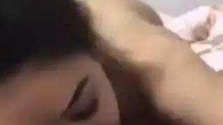 عاهرة عربية تبلع عشيقها وهي تخون زوجها