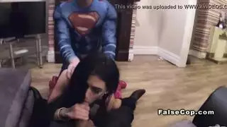 جنس جامح بقبضة أيدي قوية تمتلك جسدها بالكامل