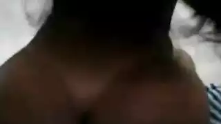 فتاة يابانية صغيرة في علاقة جنسية جماعية