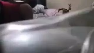 فتاة ذات طيز كبيرة تأخذ أشد زب سخونة في فتحتها الضيقة