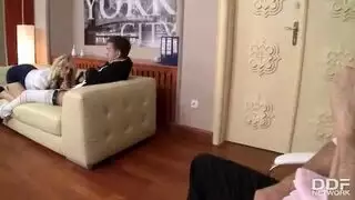 فاجرة الشركة: السكرتيرة تستنزفها أعضاء ذكورية متعددة من الموظفين