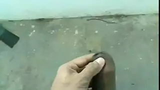 استمناء علني في الشارع وعرض قذف للسائل المنوي أمام فتاة تشاهد