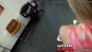قضيب المدلك الكبير يوسع فتحة كاندي العذرية