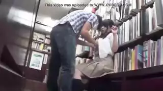 لعبة تلميذات خشنة: صفع طالبة كبيرة الصدر في فيلم إباحي