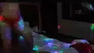 إكس إكس إكس أمريكي: مراهقة شقراء تبتلع سائل من رجلين