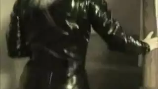 مغامرات فتاة قطط شقية في موقع التصوير الإباحي