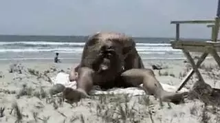 مص جيسيكا الروسية العلني على الشاطئ بلع المني على الشاطئ