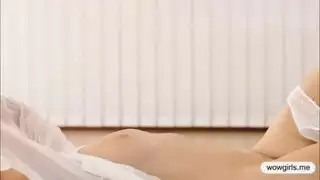 جنس زوجي مكثف: زوج مثير يسيطر على زوجته المستعدة