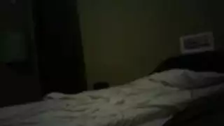 تلميذات صغيرات يستكشفن أول علاقة ثلاثية