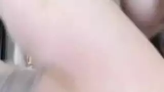 امرأة موشومة تمارس الحب مع كتكوت وتستخدم الدسار الأزرق لممارسة الجنس معها