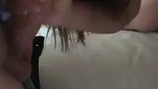 أف xxx في المكتب: إيفا تبلع عميقاً قضيب المالك بينما تُضاجع على المكتب