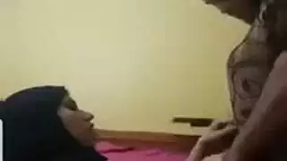 محجبة راحت عند صديقها