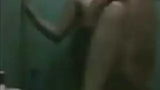 سكس شقيق محرم – مشهد حمام مبلّل وقاسي